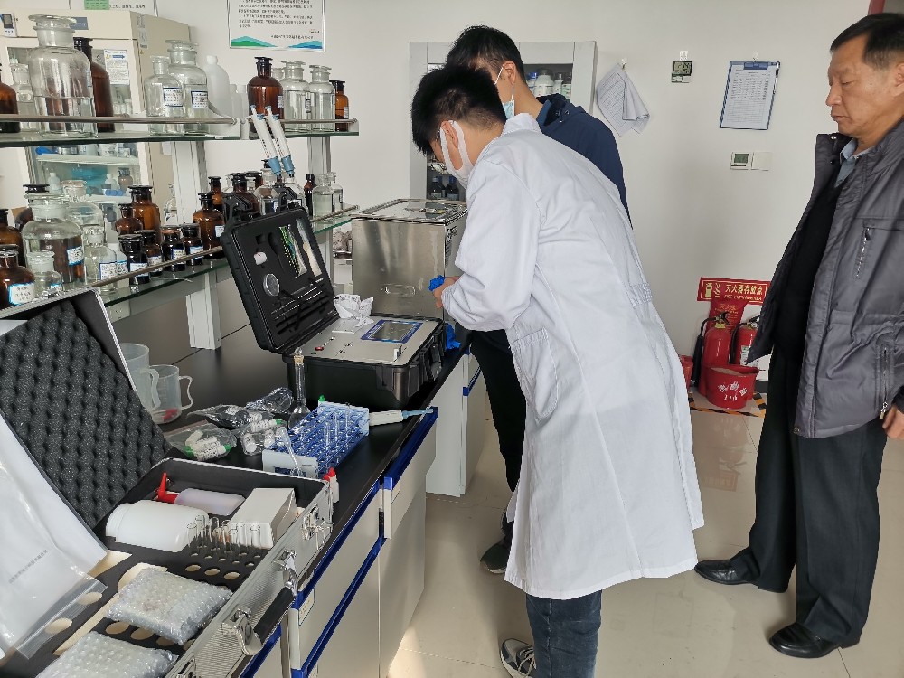 我司到濮陽生態(tài)環(huán)境檢測中心進行土壤重金屬檢測儀的使用教學